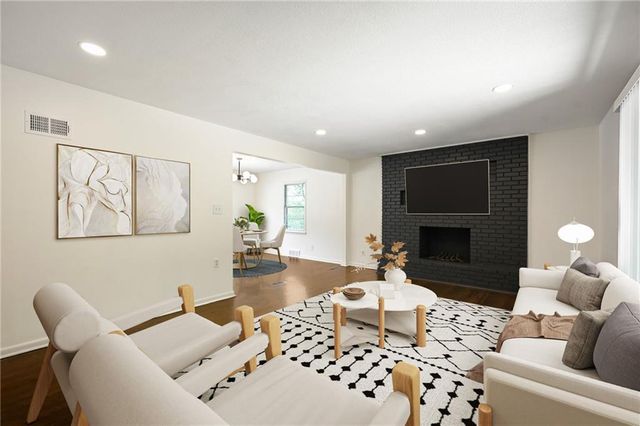 6711 N Broadway Street, Kansas City, MO 64118