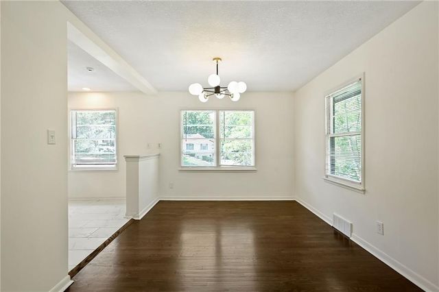 6711 N Broadway Street, Kansas City, MO 64118