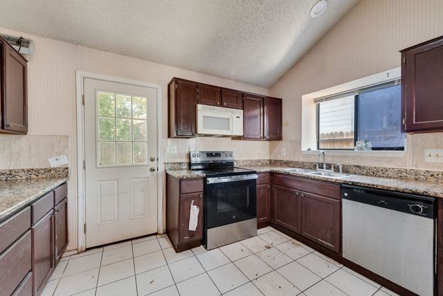 902 Ashmount Lane, Arlington, TX 76017