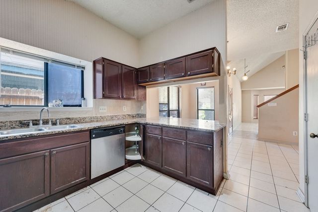 902 Ashmount Lane, Arlington, TX 76017