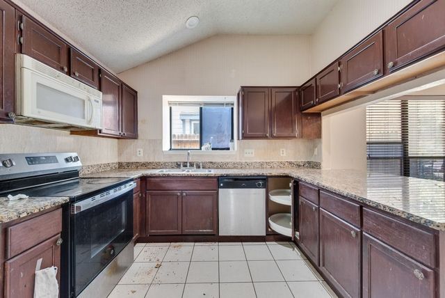 902 Ashmount Lane, Arlington, TX 76017