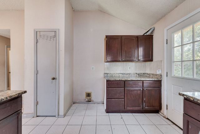 902 Ashmount Lane, Arlington, TX 76017