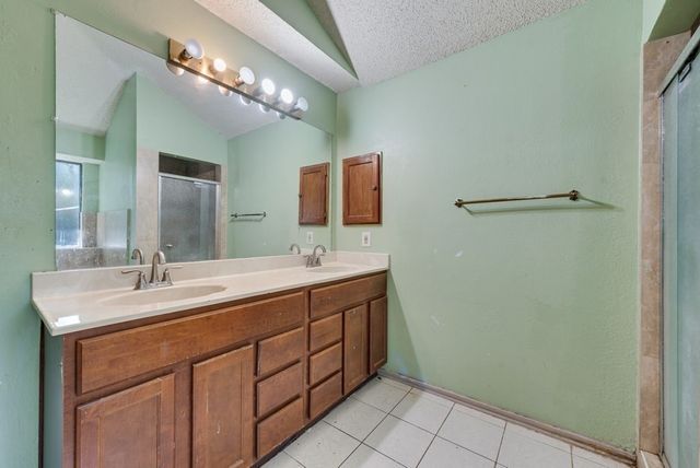 902 Ashmount Lane, Arlington, TX 76017