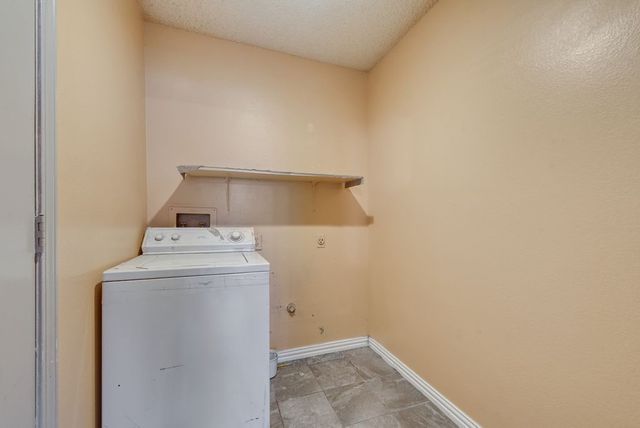902 Ashmount Lane, Arlington, TX 76017