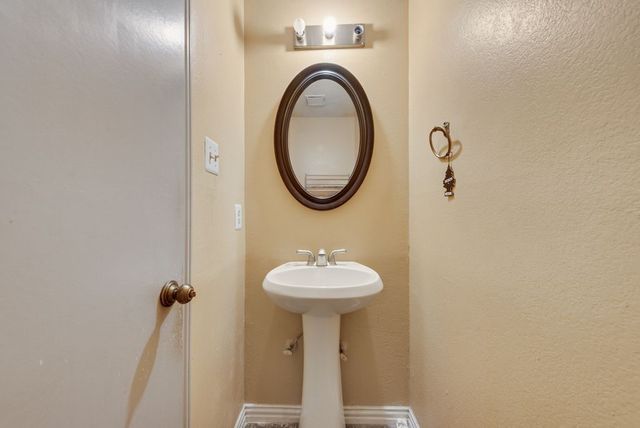 902 Ashmount Lane, Arlington, TX 76017