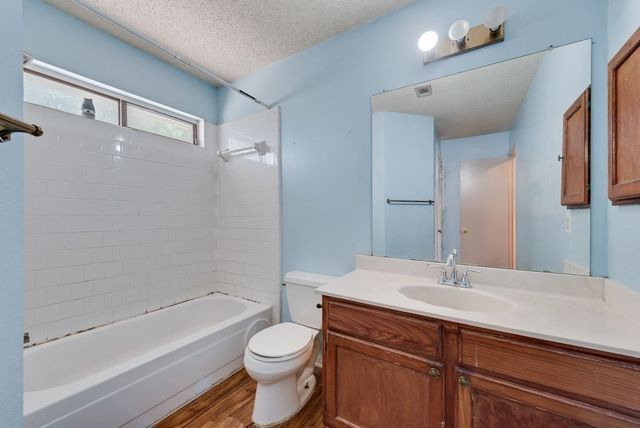 902 Ashmount Lane, Arlington, TX 76017