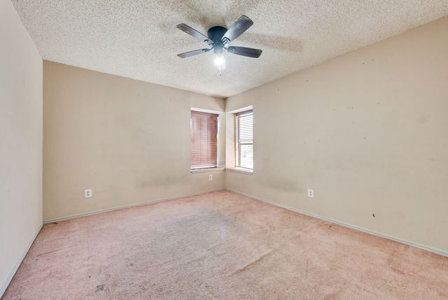 902 Ashmount Lane, Arlington, TX 76017