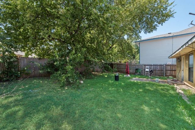 902 Ashmount Lane, Arlington, TX 76017