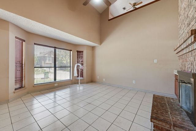 902 Ashmount Lane, Arlington, TX 76017