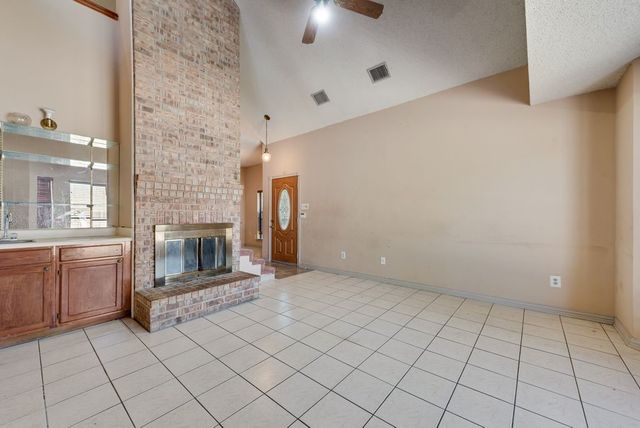 902 Ashmount Lane, Arlington, TX 76017