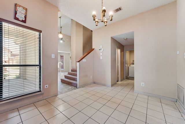 902 Ashmount Lane, Arlington, TX 76017