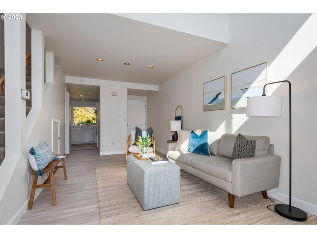 178 N HAYDEN BAY Dr, Portland, OR 97217