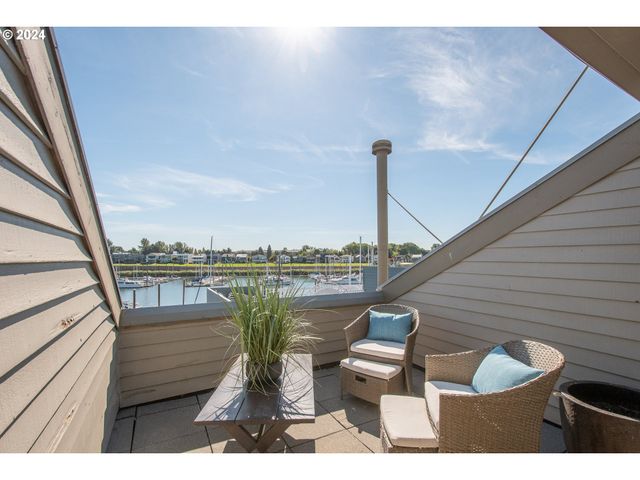 178 N HAYDEN BAY Dr, Portland, OR 97217