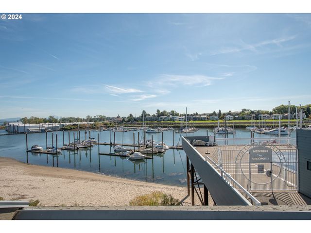 178 N HAYDEN BAY Dr, Portland, OR 97217