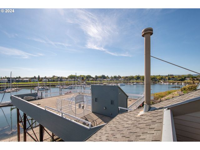 178 N HAYDEN BAY Dr, Portland, OR 97217