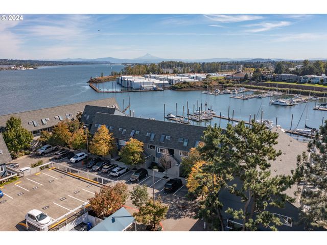 178 N HAYDEN BAY Dr, Portland, OR 97217