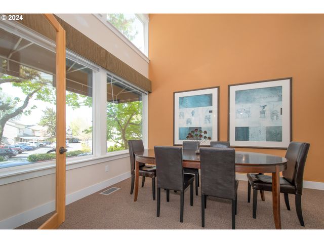 178 N HAYDEN BAY Dr, Portland, OR 97217