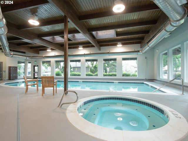 178 N HAYDEN BAY Dr, Portland, OR 97217