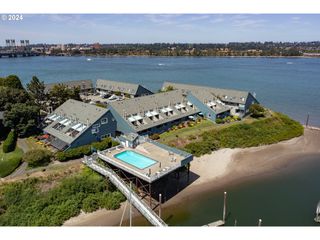 178 N HAYDEN BAY Dr, Portland, OR 97217