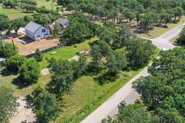 1102 Maple Drive, Bartonville, TX 76226