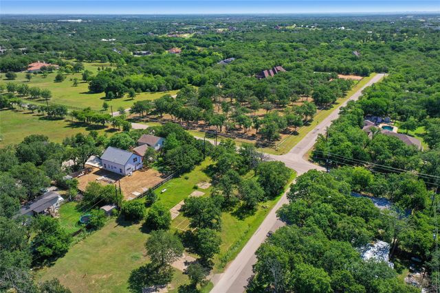 1102 Maple Drive, Bartonville, TX 76226