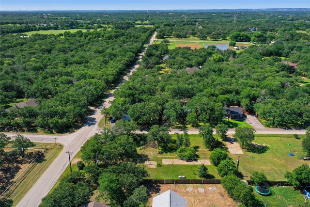 1102 Maple Drive, Bartonville, TX 76226