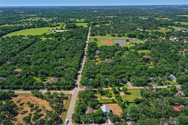 1102 Maple Drive, Bartonville, TX 76226