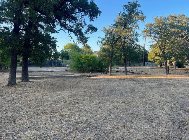 1102 Maple Drive, Bartonville, TX 76226