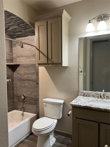 3205 Windcrest Drive, Granbury, TX 76049