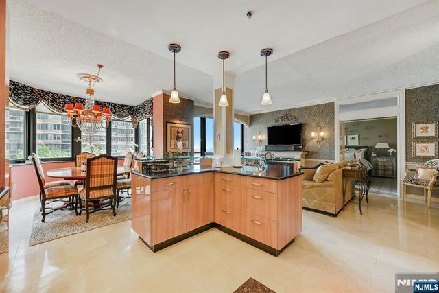 100 Carlyle Drive C06B, Cliffside Park, NJ 07010