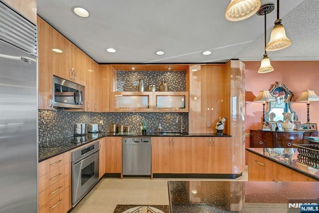 100 Carlyle Drive C06B, Cliffside Park, NJ 07010