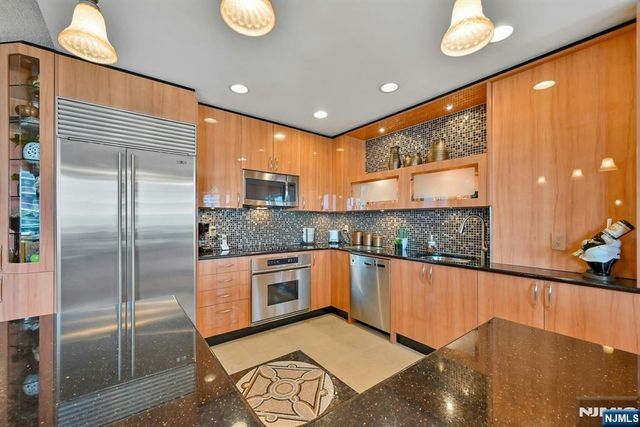 100 Carlyle Drive C06B, Cliffside Park, NJ 07010