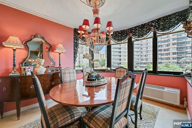 100 Carlyle Drive C06B, Cliffside Park, NJ 07010