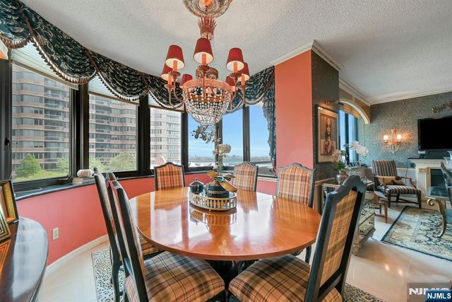 100 Carlyle Drive C06B, Cliffside Park, NJ 07010