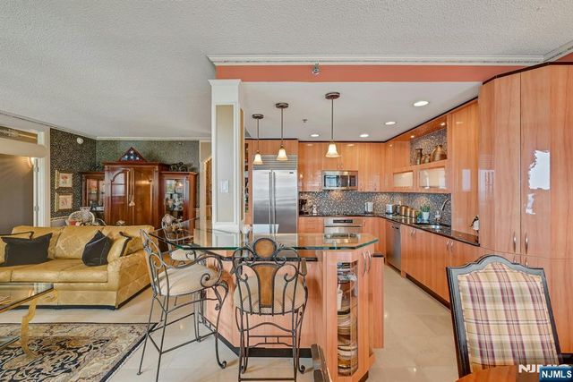 100 Carlyle Drive C06B, Cliffside Park, NJ 07010