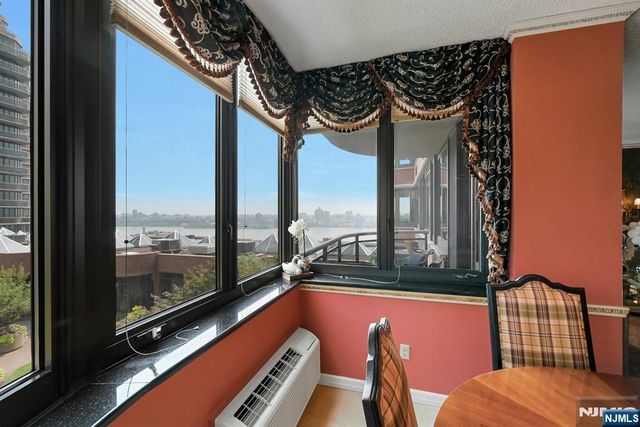 100 Carlyle Drive C06B, Cliffside Park, NJ 07010