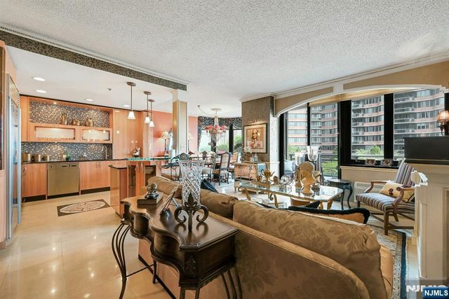 100 Carlyle Drive C06B, Cliffside Park, NJ 07010