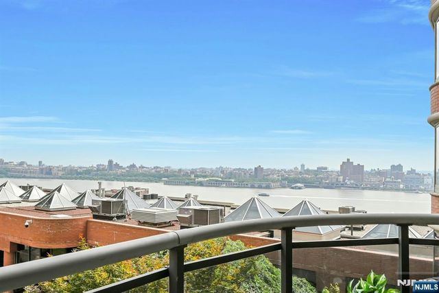 100 Carlyle Drive C06B, Cliffside Park, NJ 07010