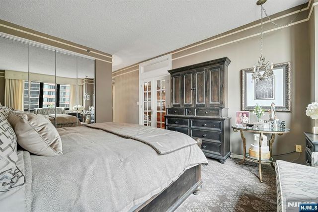 100 Carlyle Drive C06B, Cliffside Park, NJ 07010
