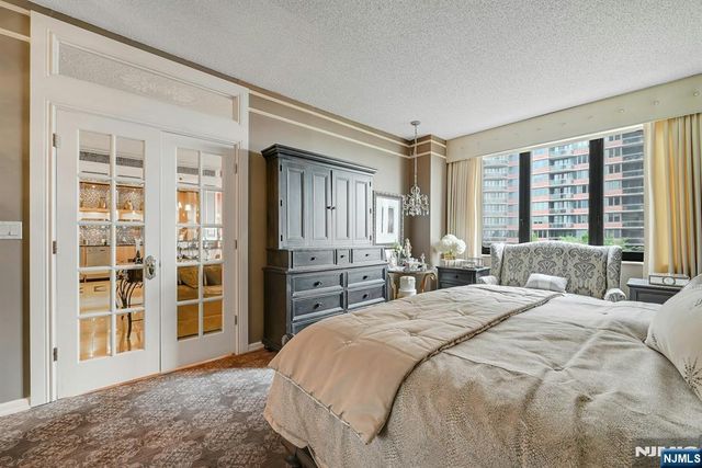 100 Carlyle Drive C06B, Cliffside Park, NJ 07010