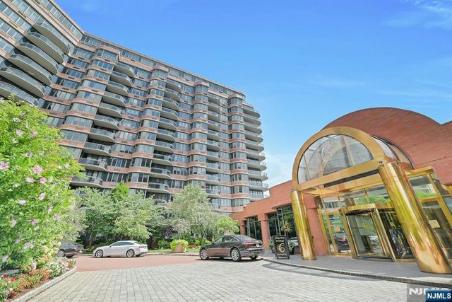 100 Carlyle Drive C06B, Cliffside Park, NJ 07010