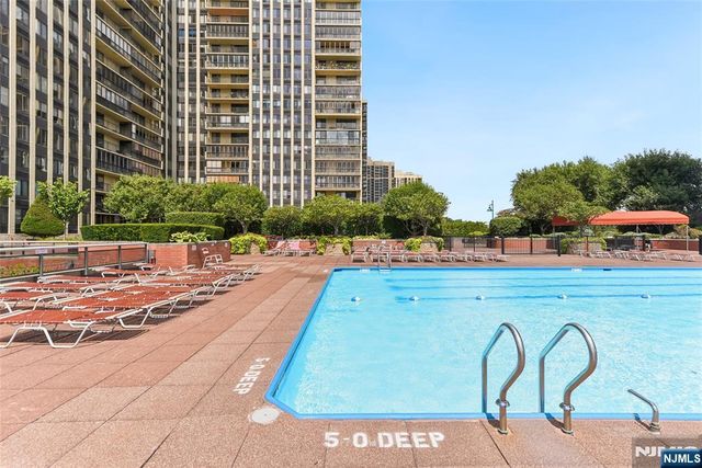 100 Carlyle Drive C06B, Cliffside Park, NJ 07010
