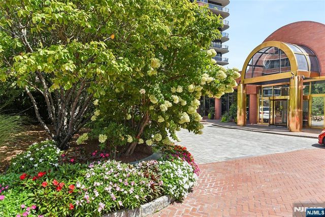 100 Carlyle Drive C06B, Cliffside Park, NJ 07010