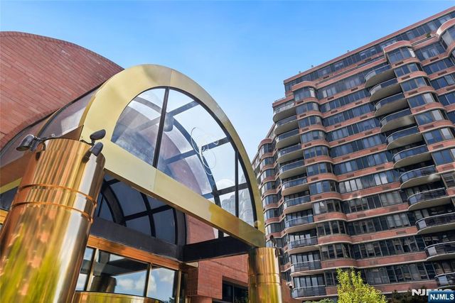 100 Carlyle Drive C06B, Cliffside Park, NJ 07010