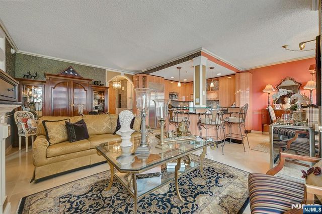 100 Carlyle Drive C06B, Cliffside Park, NJ 07010