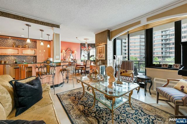 100 Carlyle Drive C06B, Cliffside Park, NJ 07010