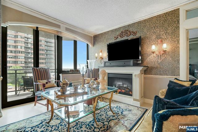 100 Carlyle Drive C06B, Cliffside Park, NJ 07010