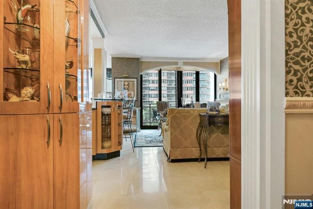 100 Carlyle Drive C06B, Cliffside Park, NJ 07010