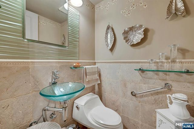 100 Carlyle Drive C06B, Cliffside Park, NJ 07010