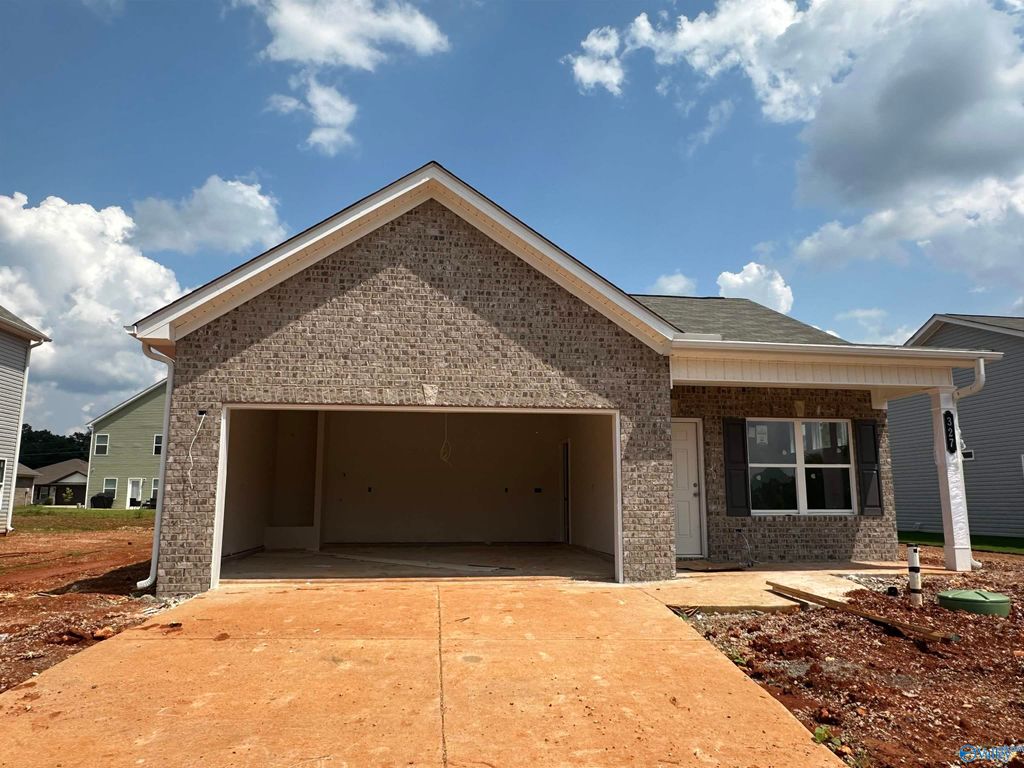 327 Emma Way, New Market, AL 35761